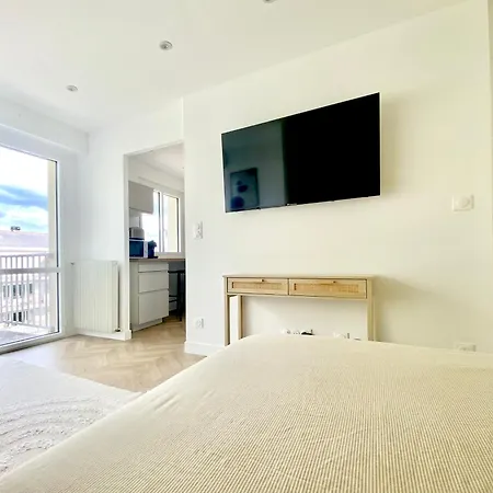 Scandinave Balcon Et Ascenseur * Анже