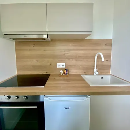 Scandinave Balcon Et Ascenseur Анже